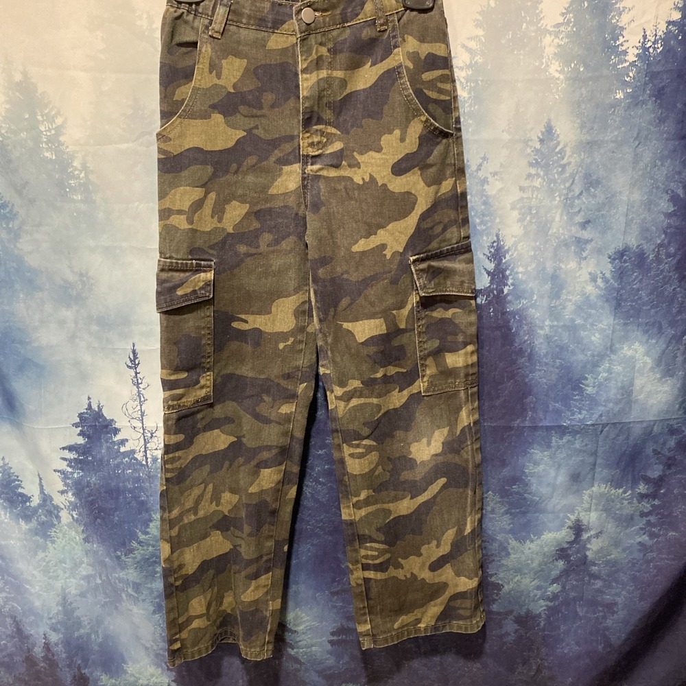 JEANS Youth Camouflage Cargo Pants - SZ 12-13Y
